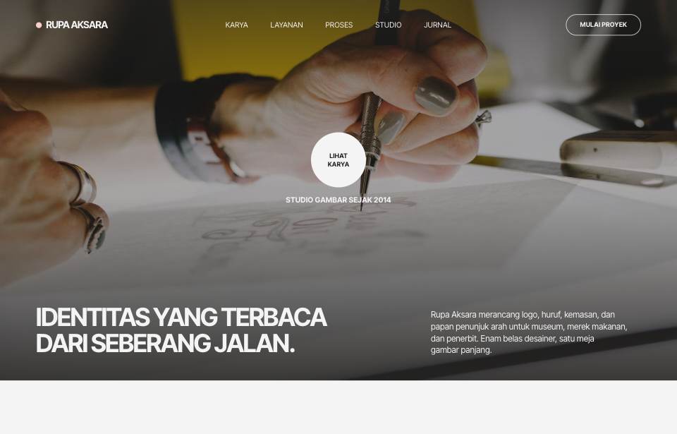 Tampilan template Studio cakram di layar komputer