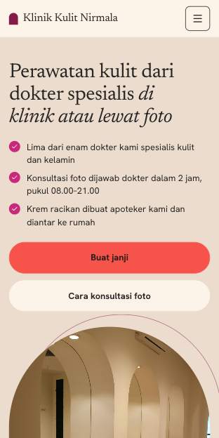 Tampilan template Klinik kulit hangat di ponsel