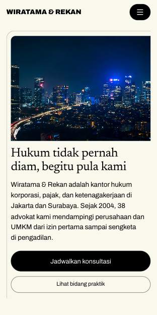 Tampilan template Serif krem editorial di ponsel