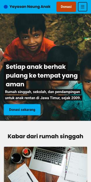 Tampilan template Lembaga biru langit di ponsel